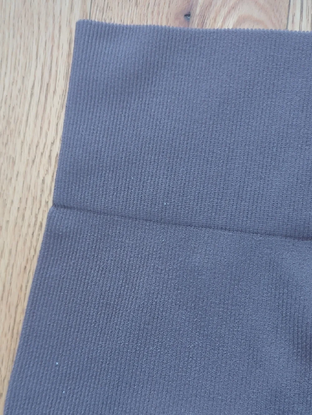 LEMON. Ribbed Legging. Size Medium. - Picture 8 of 9